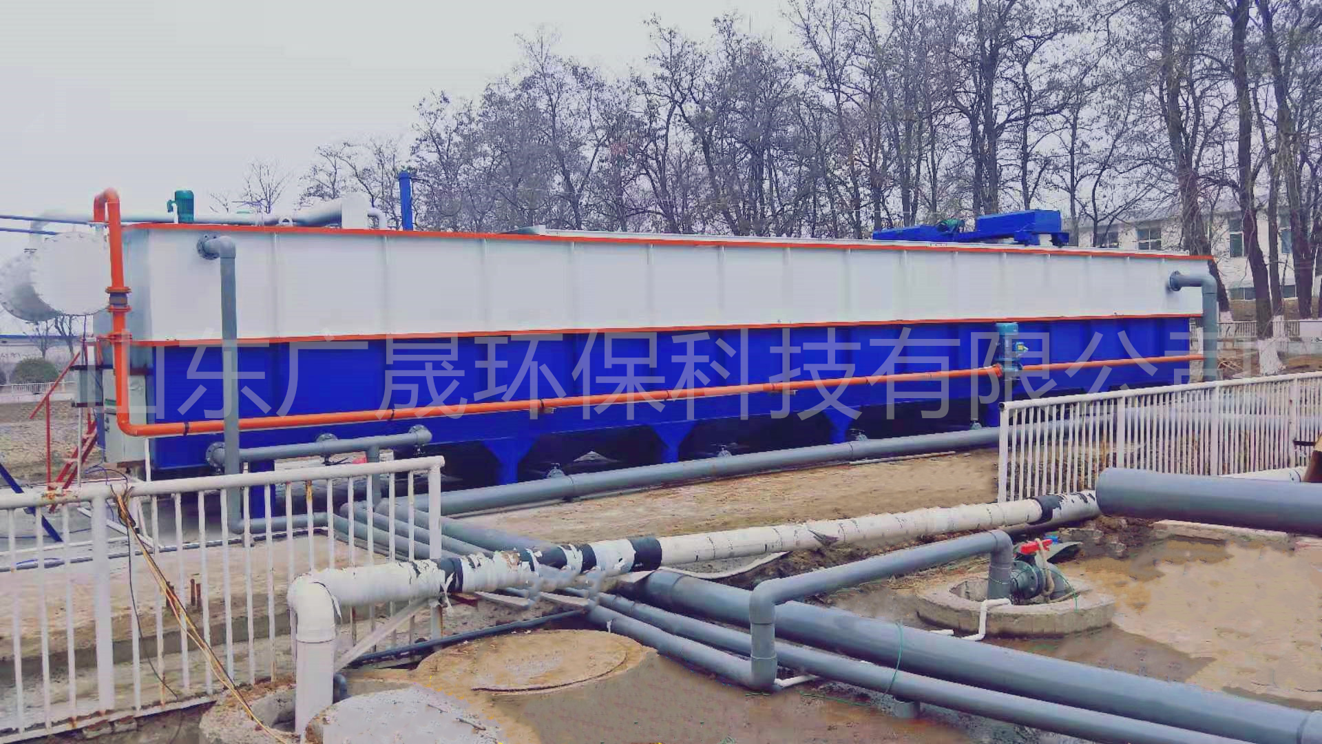 蓝白色气浮机现场 (10).png